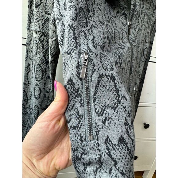 NWT Lemon Tart Designed California jacket snake print gray size S cardigan zip - Picture 7 of 13